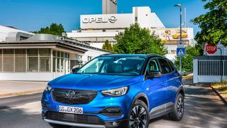 Fehlende Halbleiter sorgen für Produktionsausfälle beim SUV Grandland im Opel-Werk Eisenach.  (Bild: Opel)