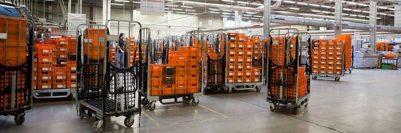 Mit dem Einsatz von Sensoren des Unternehmens Sigfox will die Österreichische Post ab sofort ihre Rollbehälter tracken. (Bild:  Sigfox Germany)