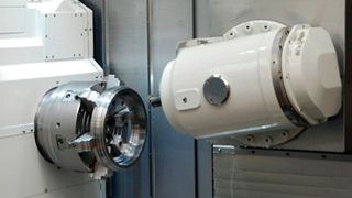 Metallische Gleitringdichtungen erfordern eine absolut präzise, maßgenaue Fertigung auf Hochleistungs-Bearbeitungszentren. Dafür sorgen auch hydraulisch betätigte 6-Backen-Kraftspannfutter mit Zentralentriegelung. Bild: Röhm (Archiv: Vogel Business Media)