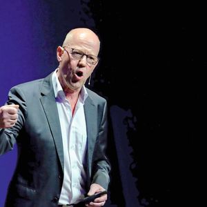 Der Schauspieler Ulf Herkenrath erläuterte, was Charisma bedeutet.(Bild:  Zietz – VCG)