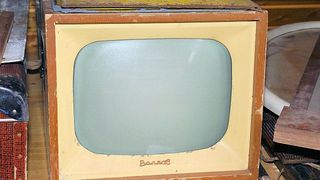 In Deutschland sind noch knapp 50% Röhrenfernseher im Einsatz. Die Deutschen neigen dazu, erst bei einem defekten Gerät ein aktuelles Modell zu kaufen. (Bild: Karl-Heinz Laube, pixelio.de)