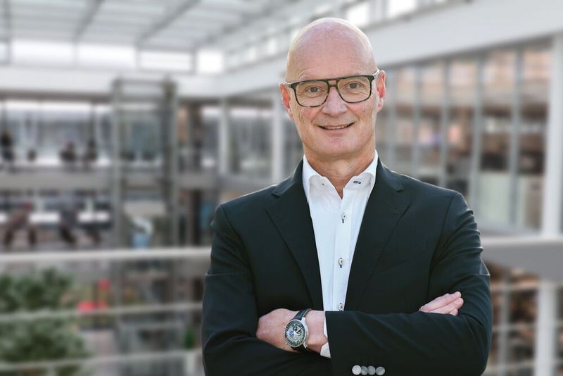 Stefan Krug bleibt weitere drei Jahre CEO des Unternehmens. Er soll sich auf die Führung der Gruppe fokussieren und gibt den CTO-Posten ab. (Bild: Brose)