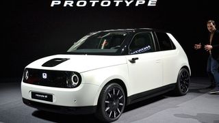 Der E-Prototype wird Hondas erstes reines Elektroauto sein. Als Datum für den Marktstart ist das Jahr 2020 angegeben. In Genf steht das Konzeptauto. (Bild: Mauritz/»kfz-betrieb«)