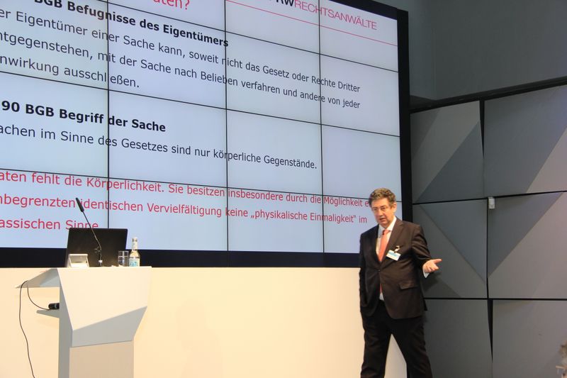 Über »Cloud-Einsatz in Deutschland« spricht Wilfried Reiners, PRW Rechtsanwälte und gibt im Anschluss... (Akademie)