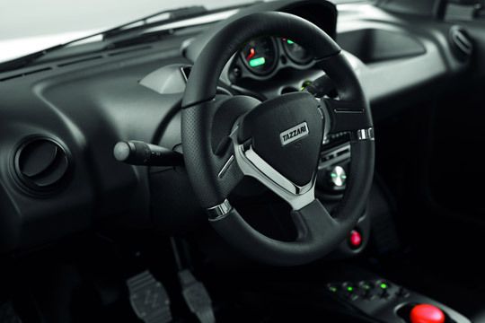 Sportlicher Auftritt im Cockpit. (Archiv: Vogel Business Media)