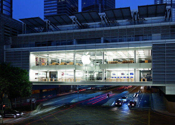 Lichtblick über einer Stadtautobahn: Der Apple Store in Hongkong. (Bildquelle: Apple)