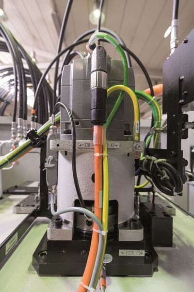 Das Kabel Ölflex Connect Servo lässt sich deutlich schneller konfektionieren und verkürzt so den Fertigungsprozess der Maschine. (Bild: Lapp/Wolfram Scheible)