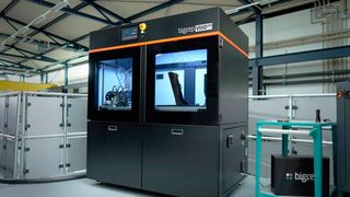 So sieht der neue 3D-Filamentdrucker VIIO 250 aus, der jetzt von Bigrep angeboten wird. Der Hersteller betont vor allem seine 24/7-Fähigkeit, den großen Bauraum und die automatische Filamentzufuhr. Das das sollen nicht alle Vorteile sein ... (Bild: Bigrep)