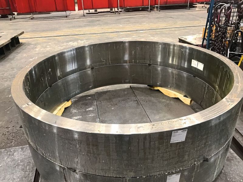 Beim Zusammenbau stellte Jebens durch entsprechende Kennzeichnung der Fluchtungen an den Bauteilen sicher, dass die beiden runden Komponenten auf dem Schweißtisch exakt positioniert waren. (Jebens)