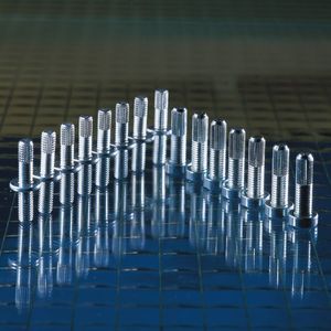 Verringert die Montagezeiten um bis zu 75 %:  ATP ARNOLD TriPress ist ein dreieckförmiges Schnellverbindersystem, das in Kunststoff und Leichtmetalle eingepresst werden kann. Durch Einpressen des ATP-Verbinders können zwei Bauteile schnell und wirtschaftlich miteinander verbunden werden.