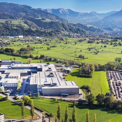 Das Unternehmen setzt laut eigenen Angaben auf Investitionen in Produktion, Logistik und Digitalisierung, um Stabilität und Wettbewerbsfähigkeit zu sichern. (Bild: Meusburger)