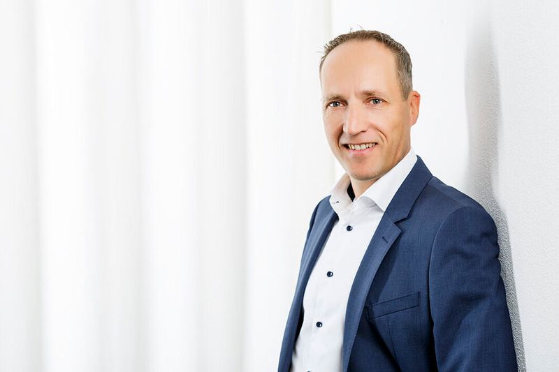 Volker Vogler ist Head of Business Development and Marketing bei Mitsubishi Electric Industrial Automation.(Bild:  Reflect Yourself / People Photography, Inhaber Martina Schwarzer)