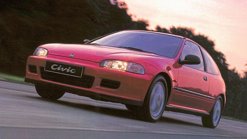 Die fünfte Generation: gebaut von 1991 bis 1995. Hier gab es den CRX ab 1992 erstmals auch als Zweisitzer mit herausnehmbarem Dach. Sein bis 7.600 min−1 drehender Motor leistete nun 160 PS (118 kW). (Bild: Honda)