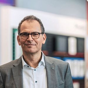 Michael Fritz, der Autor dieses Beitrags, ist Leiter der Geschäftsstelle Fraunhofer Cluster of Excellence Cognitive Internet Technologies CCIT in Garching.(Bild:  Fraunhofer CCIT)