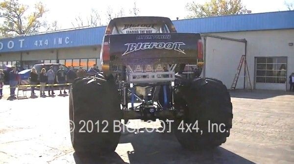 Der Bigfoot 20: der weltweit erste Monstertruck mit Elektroantrieb macht mit über 260 kW und 1100 Nm Autos umweltschonend platt (Bild: Bigfoot 4x4 Inc.)