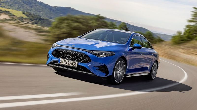 Die Limousine gibt es mit elektrischem und konventionellem Antrieb. (Bild: Mercedes-Benz)