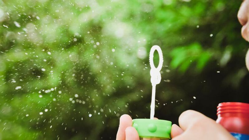 Für die einen der blanker Horror, für die anderen ohnehin eine Seifenblase: Fehlerloser Code per KI. (Bild: ©  Jonathan Schöps - stock.adobe.com / KI-generiert)