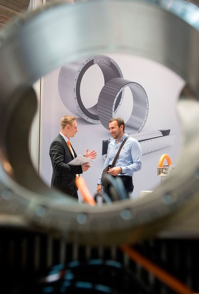 Garant für gute Geschäfte, Schaufenster für den internationalen Markt, Taktgeber für die Zukunft der Produktion – so beschreiben die Aussteller die EMO Hannover 2017. (VDW)