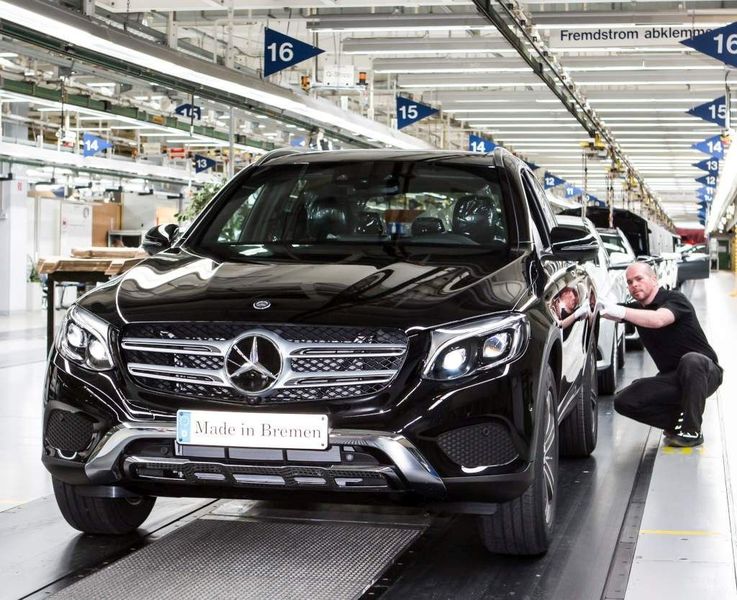 Autos von Mercedes sind Hingucker. Auch das macht Daimler zum beliebtesten Arbeitgeber unter Deutschlands Absolventen. (Daimler)