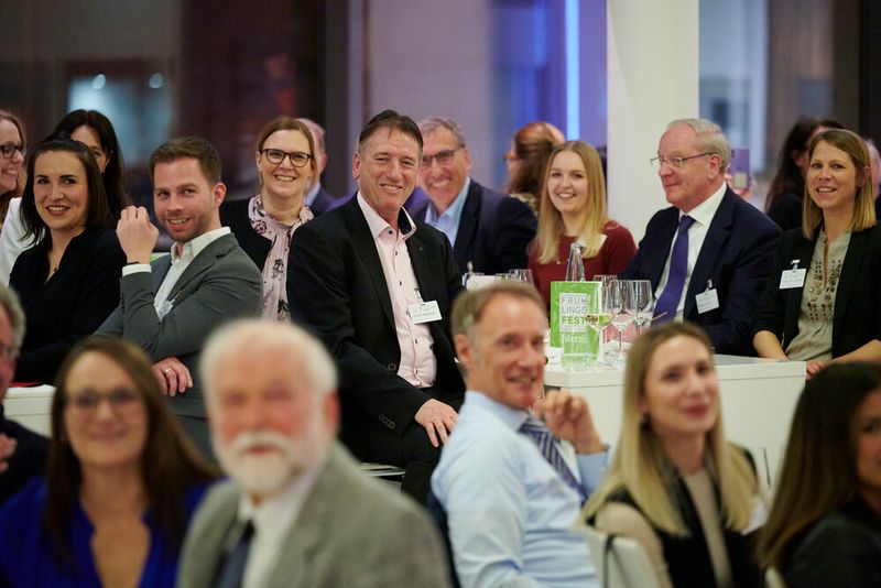 Impressionen vom ELEKTRONIKPRAXIS Frühlingsfest 2023 im Ketterer Kunst mit der Verabschiedung von Johann Wiesböck.  (Bild: © EYE AM CHRIS)