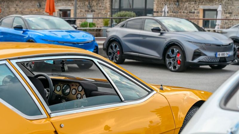 Schon die frühen Modelle setzten weniger auf Leistung, sondern auf geringes Gewicht. (Bild: Renault)