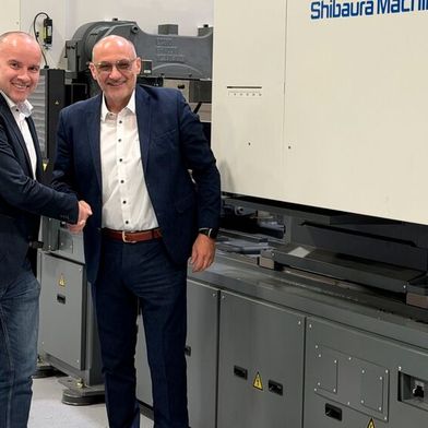 Dr Martin Kováčik, Executive Vice President Thermoplast Sales and Service EMEA at Shibaura Machine LWB, and Tomaž Rihtaršič, Managing Director of Triproject Bled, have agreed on a partnership covering Croatia and Slovenia with immediate effect. (Source: Shibaura Machine LWB)