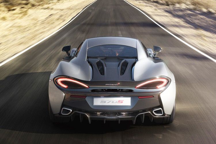 Das Heck des 4,53 Meter langen Sportlers prägen runde Rückleuchten. Wie auch beim P1 ist Blick in den Motorraum unverstellt. (Foto: McLaren)