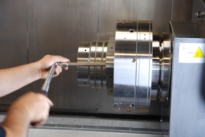 Minutenschnelle Spannzeugwechsel ohne Futterwechsel ermöglicht das Kraftspannfutter Duro-NCSE. (Bild: Röhm)