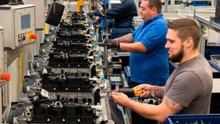 Vor allem in der Produktion klassischer Verbrenner-Antriebsstränge werden Stellen verloren gehen. (Ford / Roger Donovan)