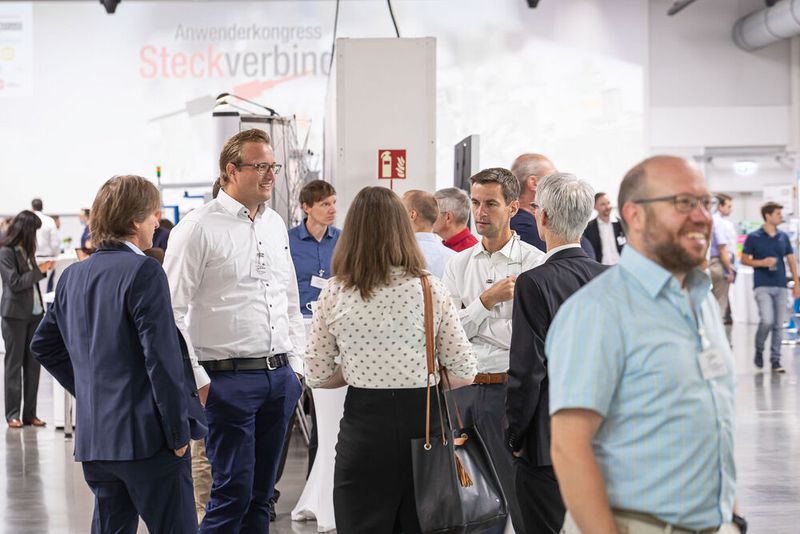 16. Anwenderkongress Steckverbinder: Der erste Steckverbinder-Tag am 5. Juli 2022 fokussierte neue Technologien und Trends wie den intelligenten Steckverbinder und KI in der Qualitätskontrolle, die additive Serienfertigung von Steckverbinder, DC-Verbindungstechnik, modulare Steckverbinder sowie messtechnische Verfahren. (Bild: Elektronikpraxis)