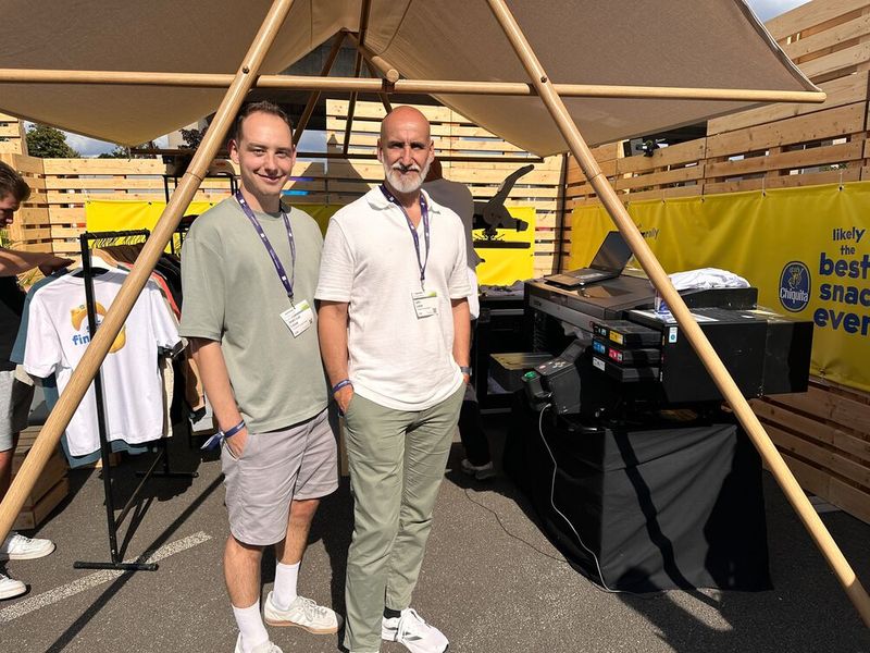 Luc und Lars Losse (Textildruck) sorgten für unique Prints. (Bild: Vogel IT-Medien)