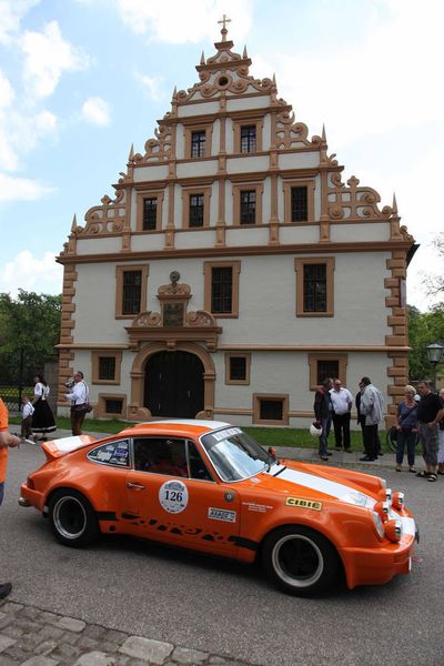 Typische Vertreter bei der „ZF Sachs Franken Classic“: Faszinierende Gebäude und ebensolche Fahrzeuge. (Archiv: Vogel Business Media)