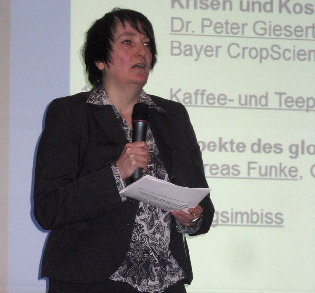 Die Journalistin Christine Eckert moderierte die Veranstaltung. (Bild: Drathen)