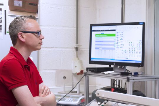 (Alles im Blick: Die Verantwortlichen können den Status aller Maschinen zu jeder Zeit und auf jedem beliebigen Bildschirm kontrollieren. Bild: Werma)