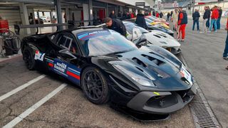 Der Mailänder Cloud-Provider WIIT stellte nach den Vorträgen des Cloud Days in Hockenheim seinen Partnern sieben Ferrari 488 Challenge zur Verfügung – und zwar einen ganzen Tag lang. 670 PS und ein Drehmoment von 760 Nm sorgten für glückliche Gesichter. (Bild: WIIT)