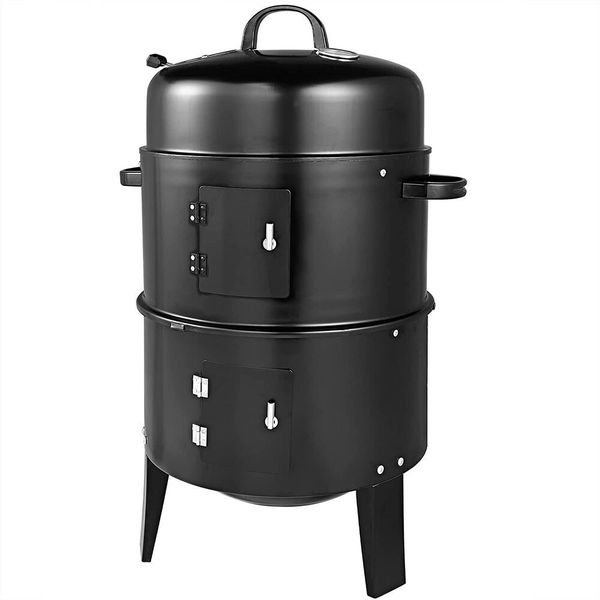 Mit dem BBQ-Smoker kann gegrillt, gegart und geräuchert werden. Die Temperatur lässt sich mit dem Lüftungsschieber am Deckel regulieren. Ein integriertes Thermometer zeigt die exakte Temperatur an. Der Rundgrill eignet sich für Grillkohle und Briketts. Die Grillkapazität wird vom Hersteller für bis zu sieben Personen angegeben. Preis: ca. 57 Euro. (Deuba / gefunden auf Amazon.de)