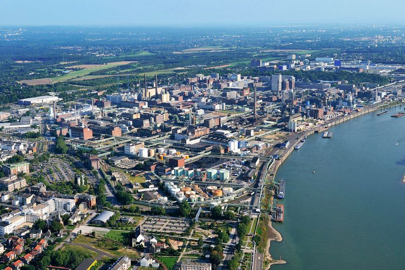 Bayer and Lanxess sell their stakes in the chemical park operator Currenta. (Currenta)
