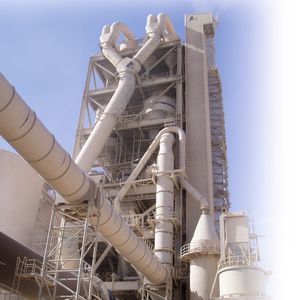 Abb. 1: In der Zementindustrie sind Wälzlager besonders widrigen Bedingungen ausgesetzt, die ihre Lebensdauer reduzieren.
