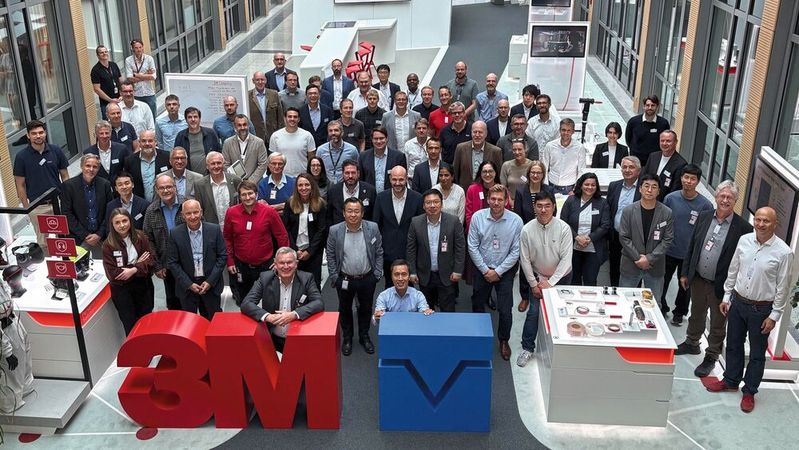 Zum zweiten Summit Meeting des DFF kamen 71 internationale Fachleute zu 3M Deutschland nach Neuss. Im Fokus standen Effizienz, EMV und neue Konzepte bei der Display-Entwicklung.(Bild:  DFF)