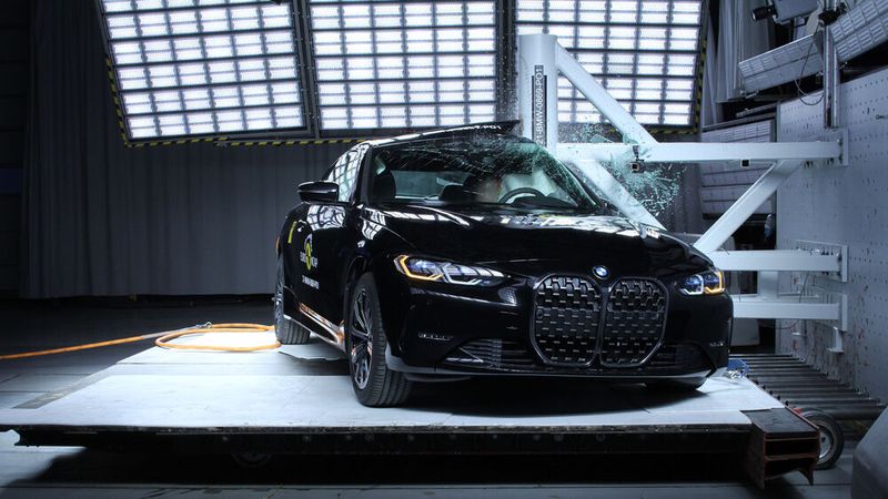 Der BMW 4er mit Dach ... (Bild: Euro NCAP)