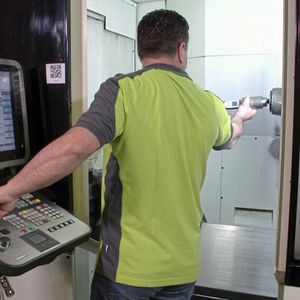 Messung der Spindel-Einzugskraft an einer DMG-Mori-Maschine. (Bild:  Kelch)