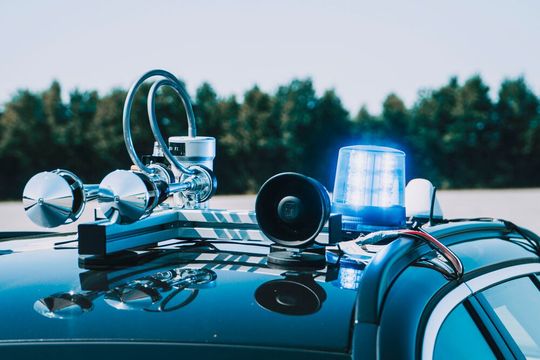 Moderne Autos lasse Außengeräusche nur noch ungenügend zum Ohr des Fahrers durch. Das kann fatal werden. Deshalb sind Oldenburger Fraunhofer-Forscher dabei, dem Auto auch noch das Hören beizubringen. Moderne Autos lasse Außengeräusche nur noch ungenügend zum Ohr des Fahrers durch. Das kann fatal werden. Deshalb sind Oldenburger Fraunhofer-Forscher dabei, dem Auto auch noch das Hören beizubringen.