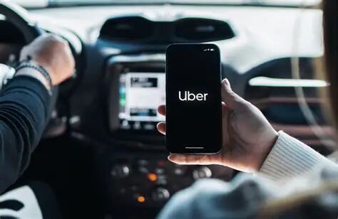 Der VW-Partner und Tesla-Konkurrent Rivian darf sich freuen! Denn der Fahrdienstvermittler Uber steckt jetzt viel Geld in das Unternehmen. Lesen Sie hier, was er vorhat ...(Bild:  Uber)