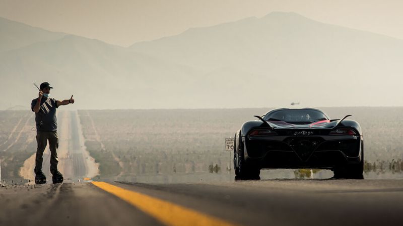 Die Flügeltüren zu und dann fertig machen für den Start. (Bild: SSC North America)