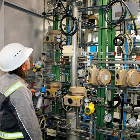 Die Pilotanlage demonstriere die Vorteile der neuen Technologie. (Bild:  Evonik)