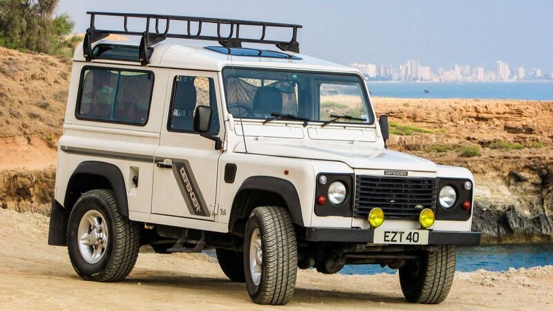 Ineos will Allradautos produzieren. Als Vorbild soll der Land Rover Defender stehen, dessen Produktion eingestellt wurde. (gemeinfrei)