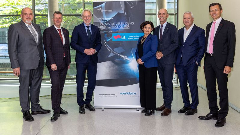 v.l.n.r.. Stefan Glanz, CEO voestalpine Böhler Welding, TU Graz-Rektor Horst Bischof, Stadtrat Günther Riegler, TU Graz-Vizerektorin für Forschung Andrea Höglinger, Landesrat Willibald Ehrenhöfer, Franz Kainersdorfer, Mitglied des Vorstandes der voestalpine AG und Leiter der Metal Engineering Division, Christof Sommitsch, Leiter des Institut für Werkstoffkunde, Fügetechnik und Umformtechnik der TU Graz. (Markus Kaiser, Graz; www.markus-kaiser.at)