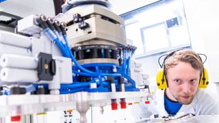 Das Hyfab-Projekt forciert die Massenproduktion von Brennstoffzellen. Das baden-württembergische Wirtschaftsministerium fördert den Ausbau des ZSW mit 10,5 Millionen Euro. (ZSW/ FVV/ Dirk Lässig)