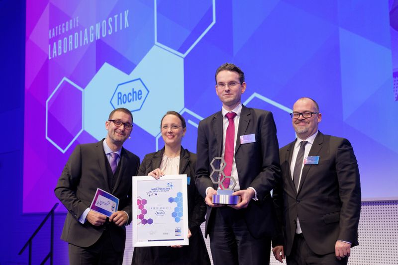 Impressionen von der LABORPRAXIS Meilenstein Gala und der Feier zum 40-jährigen Jubiläum am 30. November 2017 in Würzburg. Roche ist der Gewinner der Meilenstein-Kategorie Labordiagnostik. (Bild: Andreas Burkhardt/LABORPRAXIS)