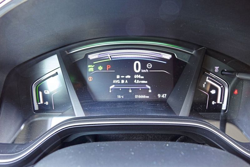 Das Instrumentencluster des Honda CR-V ist voll digital und hat ein futuristischen Design. (Sven Prawitz/»Automobil Industrie«)
